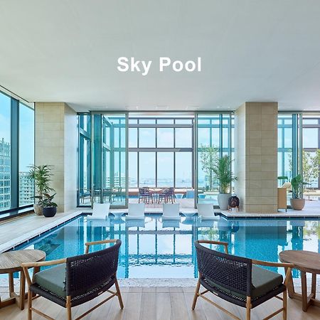 Mitsui Garden Hotel Yokohama Minatomirai Premier מראה חיצוני תמונה Sky Pool