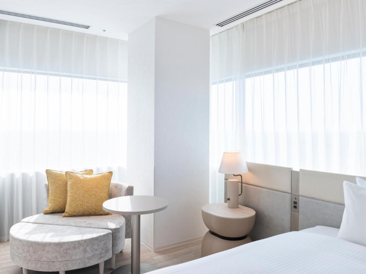 Mitsui Garden Hotel Yokohama Minatomirai Premier מראה חיצוני תמונה A bedroom at the hotel