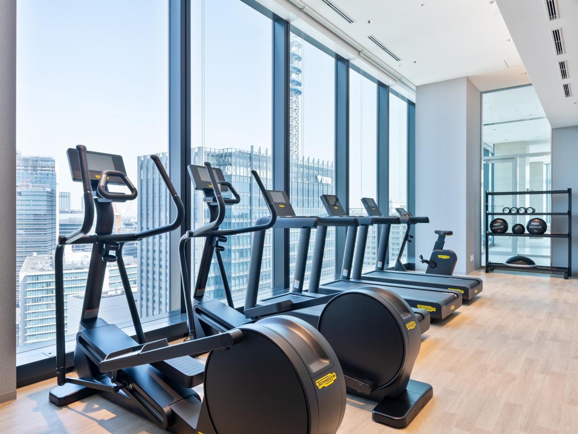 Mitsui Garden Hotel Yokohama Minatomirai Premier מראה חיצוני תמונה The gym at the 108