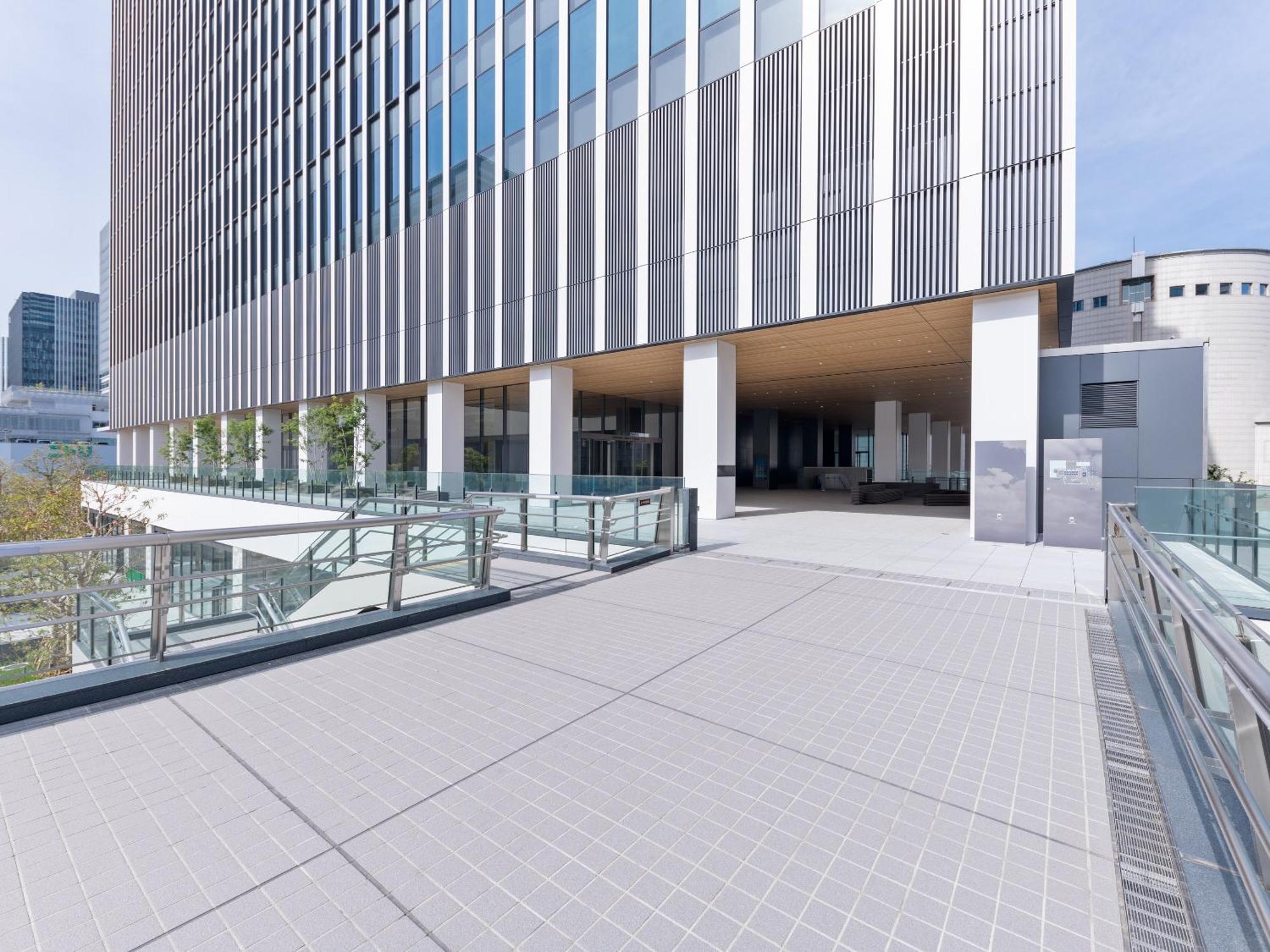 Mitsui Garden Hotel Yokohama Minatomirai Premier מראה חיצוני תמונה The rooftop observation deck