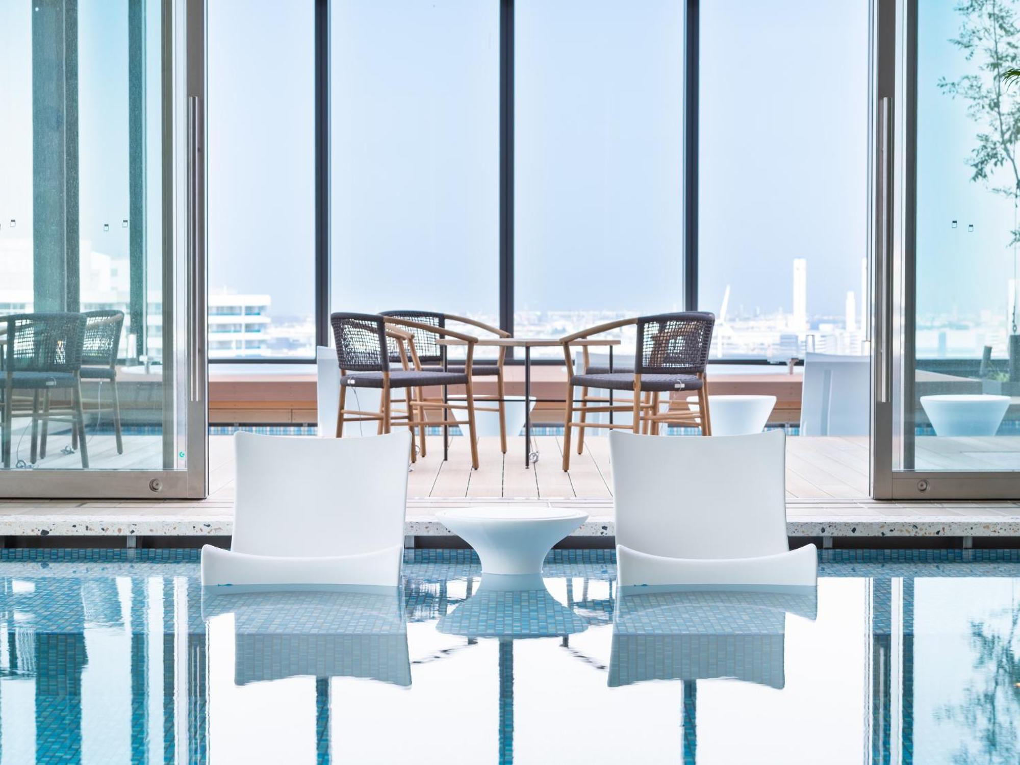 Mitsui Garden Hotel Yokohama Minatomirai Premier מראה חיצוני תמונה The Sky Pool